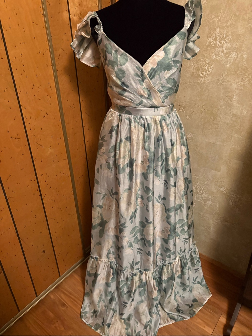 Lulus floral Maxi Dress in Pale Green and Cream